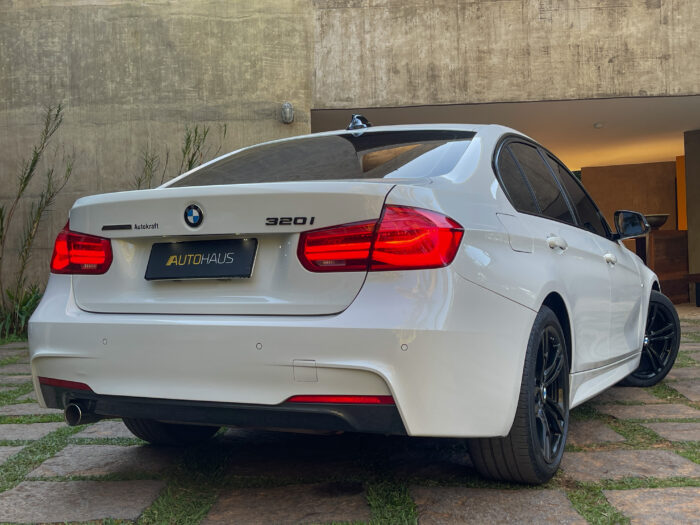 BMW 320i 2017 completo