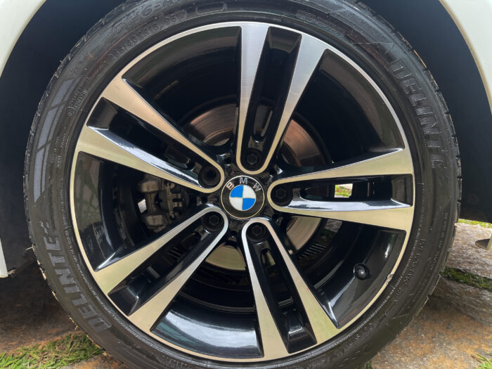 BMW 320i 2018 completo