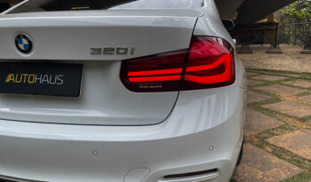 BMW 320i 2018 completo