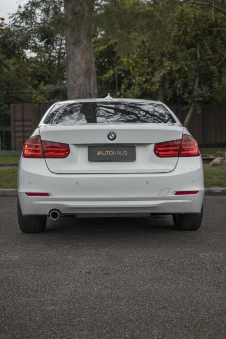 BMW 320i 2015 completo