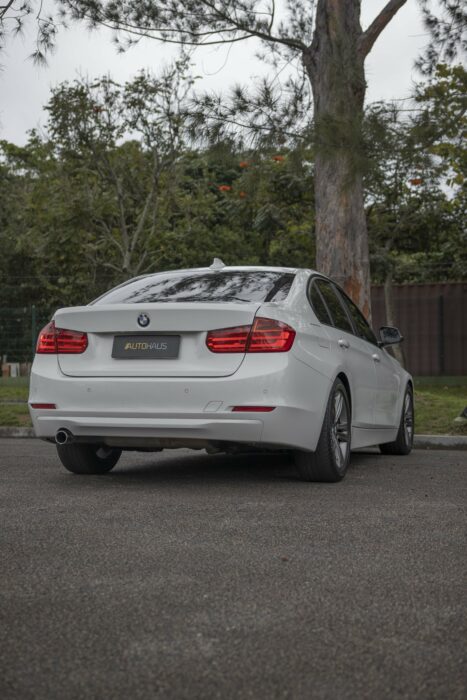 BMW 320i 2015 completo