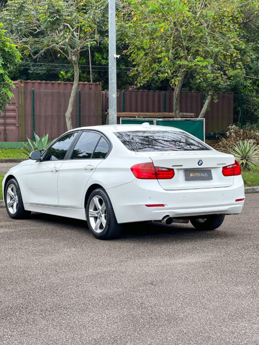 BMW 320i 2015 completo