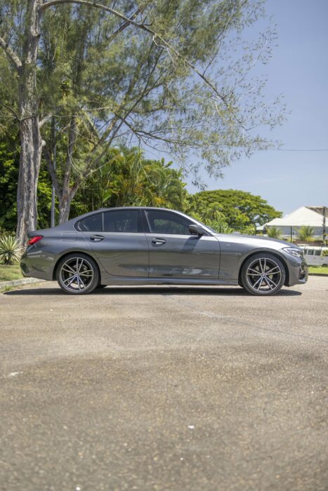 BMW 320i 2021 completo