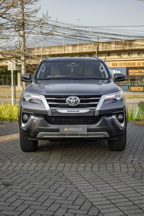 TOYOTA HILUX SW4 2020 completo