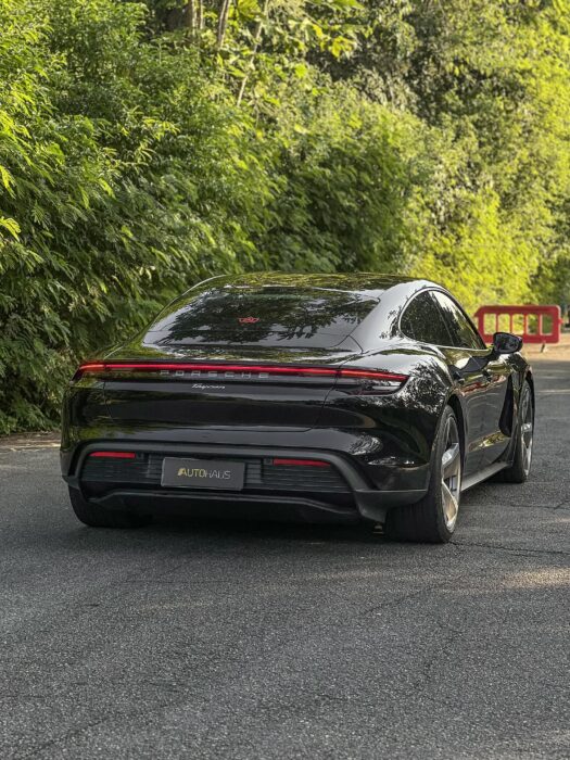 PORSCHE TAYCAN 2022 completo