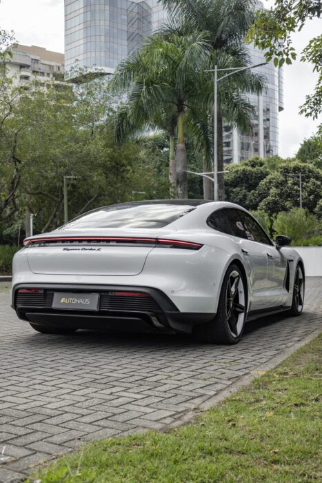 PORSCHE TAYCAN TURBO S 2021 completo