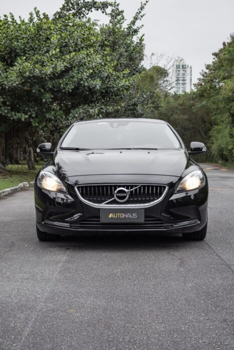 VOLVO V40 2019 completo