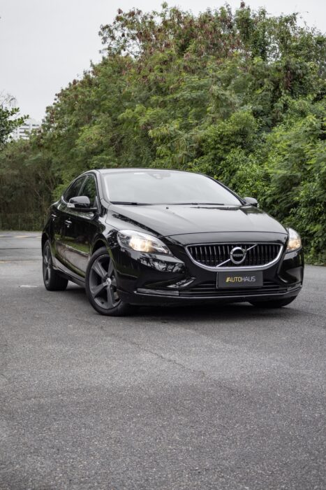 VOLVO V40 2019 completo