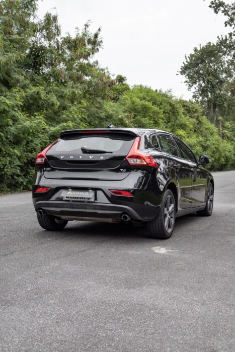 VOLVO V40 2019 completo