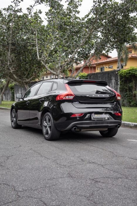 VOLVO V40 2019 completo