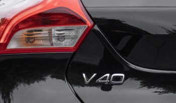 VOLVO V40 2019 completo