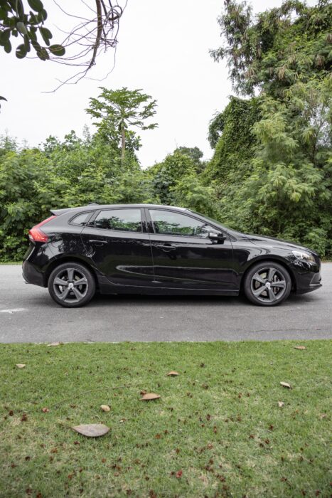 VOLVO V40 2019 completo