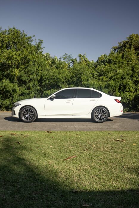 BMW 320 i 2024 completo