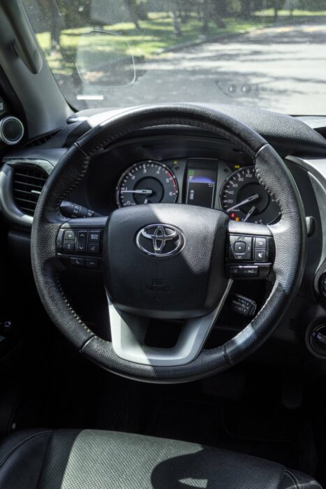 TOYOTA HILUX 2021 completo