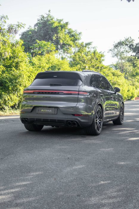 PORSCHE CAYENNE 2024 completo