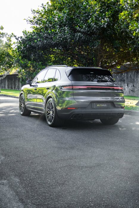 PORSCHE CAYENNE 2024 completo