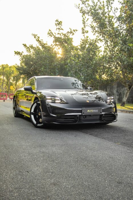 PORSCHE TAYCAN 2023 completo