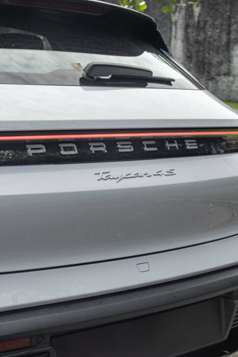 PORSCHE TAYCAN 2024 completo