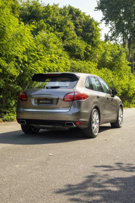 PORSCHE CAYENNE 2011 completo