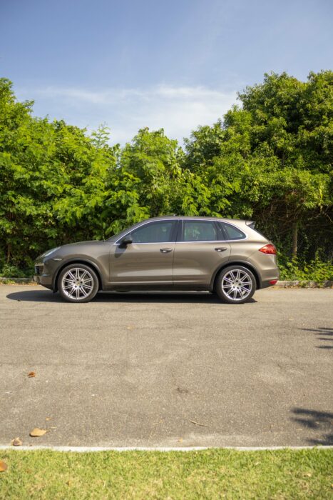 PORSCHE CAYENNE 2011 completo