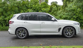 BMW X5 M SPORT 50E 2024 completo