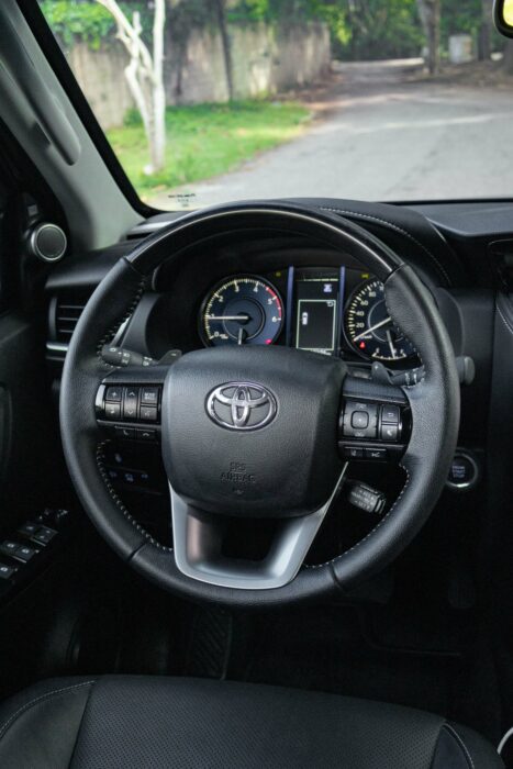 TOYOTA HILUX 2023 completo