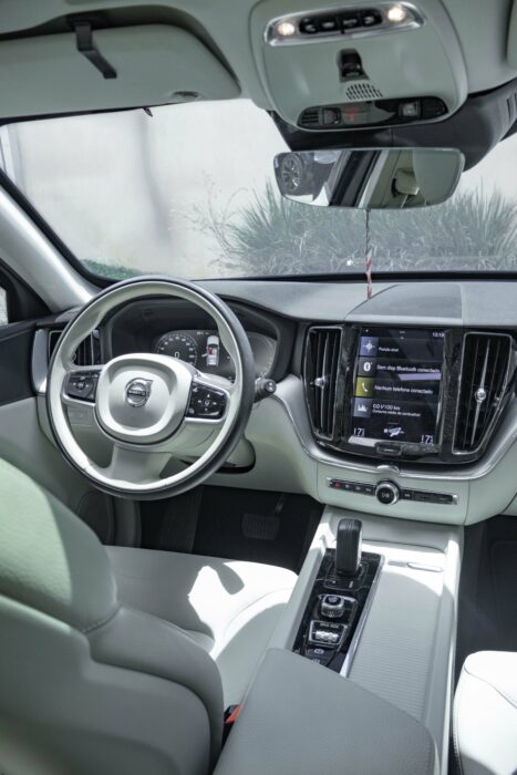 VOLVO XC60 2021 completo