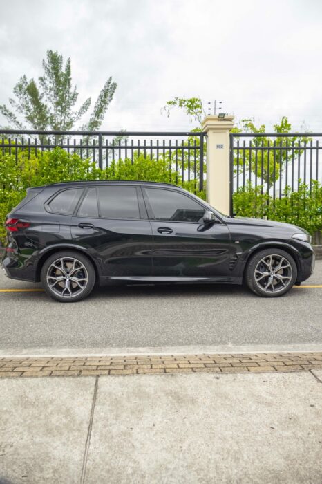 BMW X5 M SPORT 50E 2024 completo